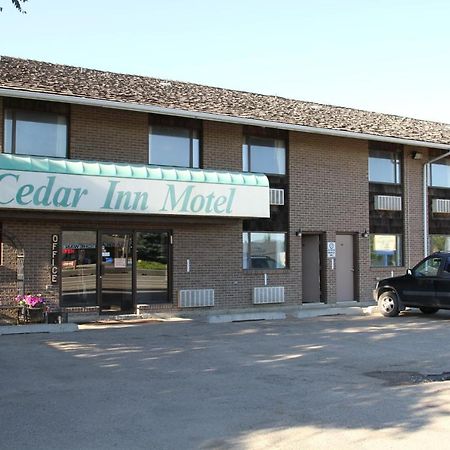Cedar Inn 로이드민스터 외부 사진